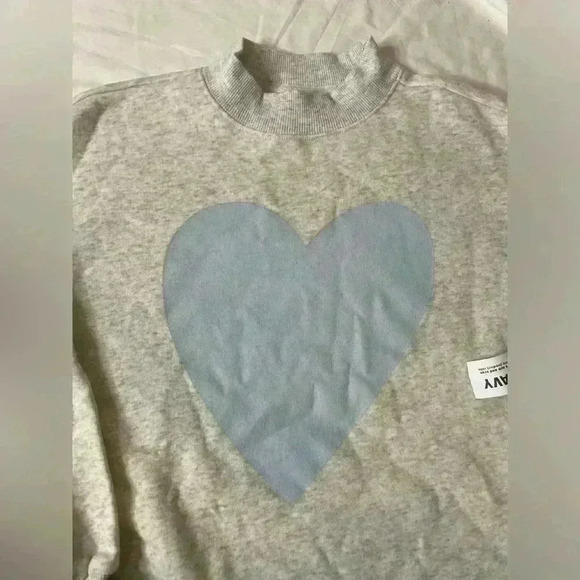 Old Navy Girls Cocoon Mockneck Graphic Sweatshirt Blue Heart Gray Size Medium 8 - Picture 2 of 5